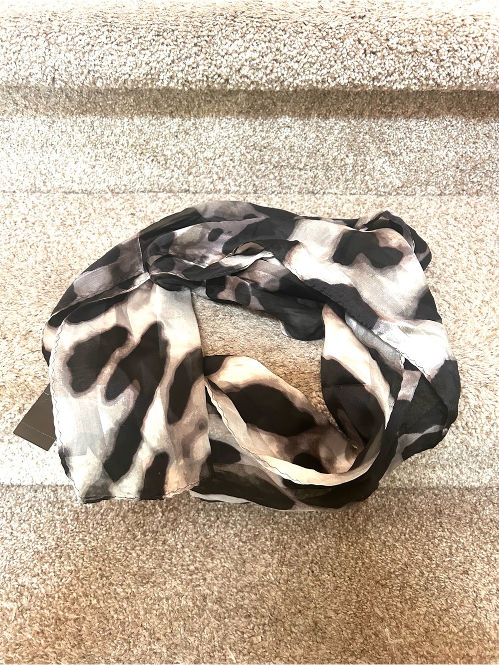 NWT Jones NY 100% Silk Animal Print Black and White Scarf. Quiet luxury.